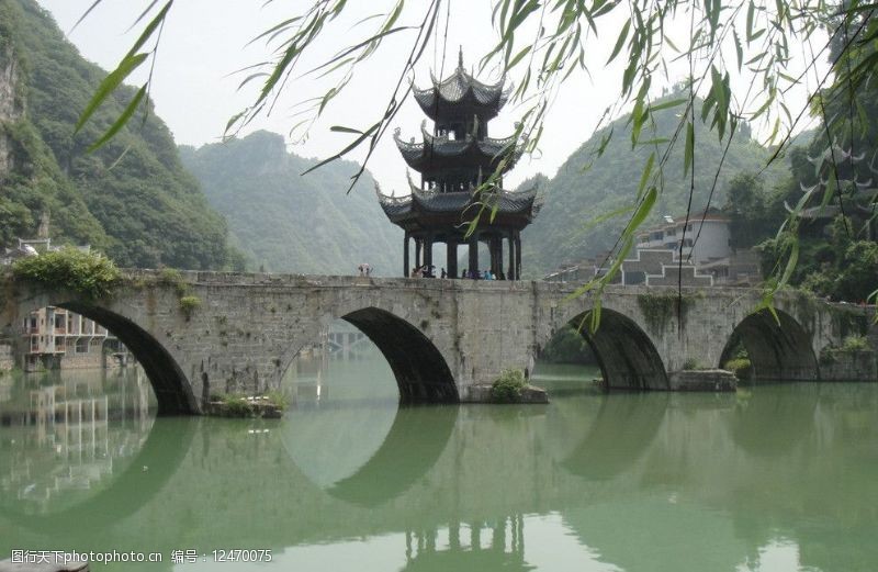 贵州镇远古镇舞阳河石桥图片