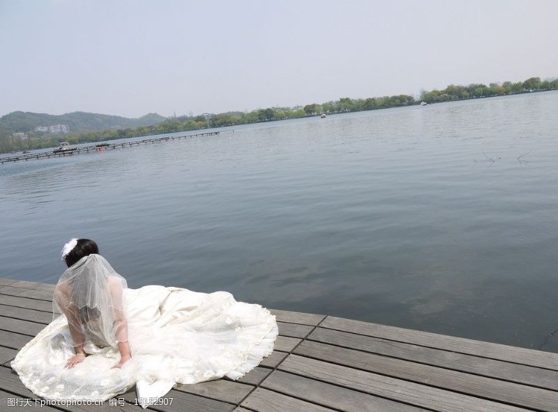 杭州婚纱摄影西湖边新娘图片