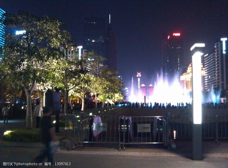 喷泉灯光珠江新城夜景图片