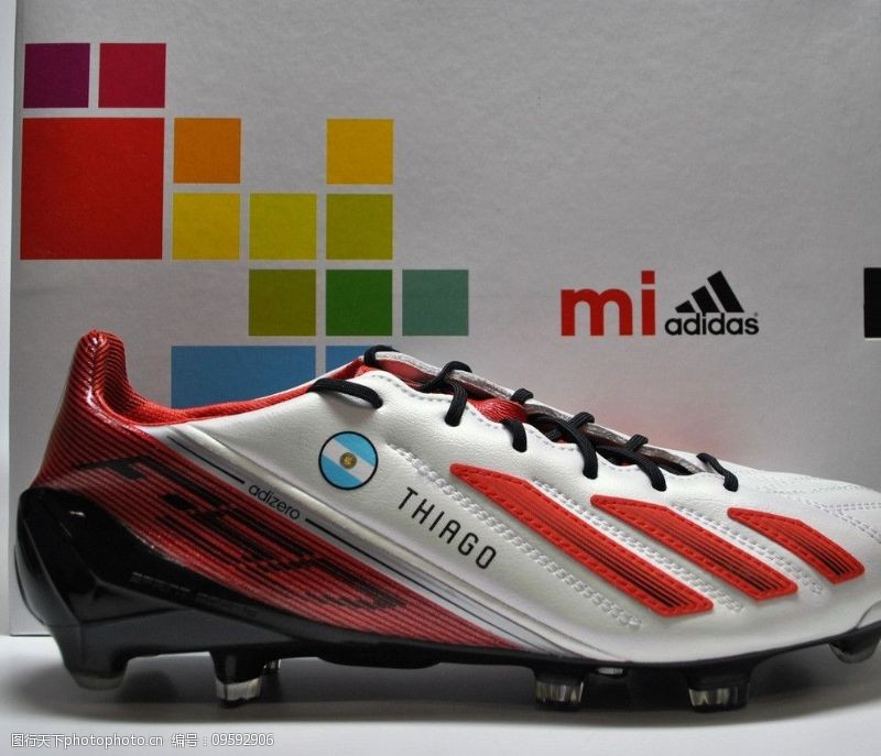 ADIDAS平面广告miadidas足球鞋图片