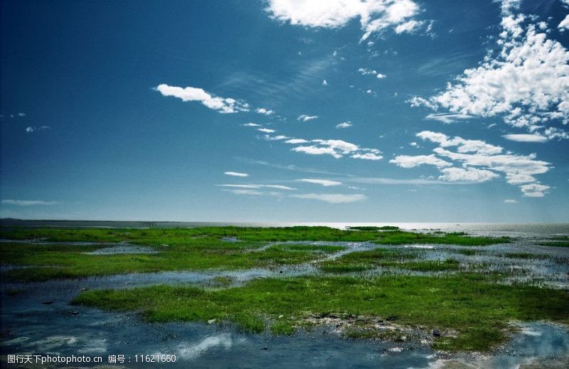 扎赉诺尔草原上的呼伦湖图片
