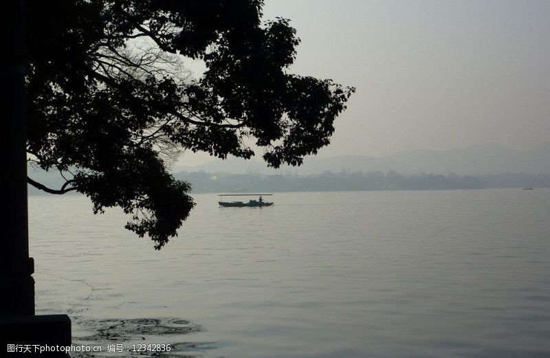 杭州西湖名胜杭州冬季西湖水面美景图片