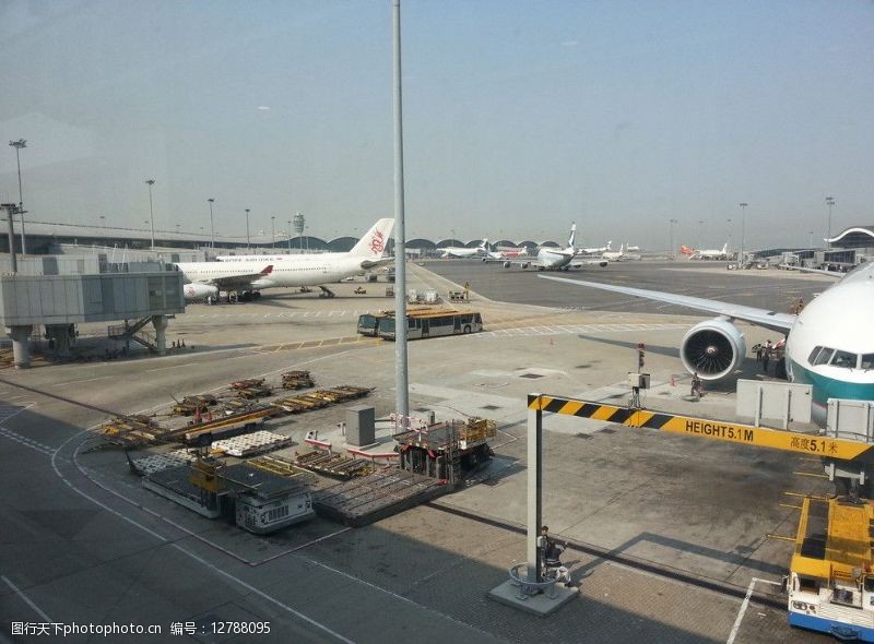 香港国际机场的飞机图片