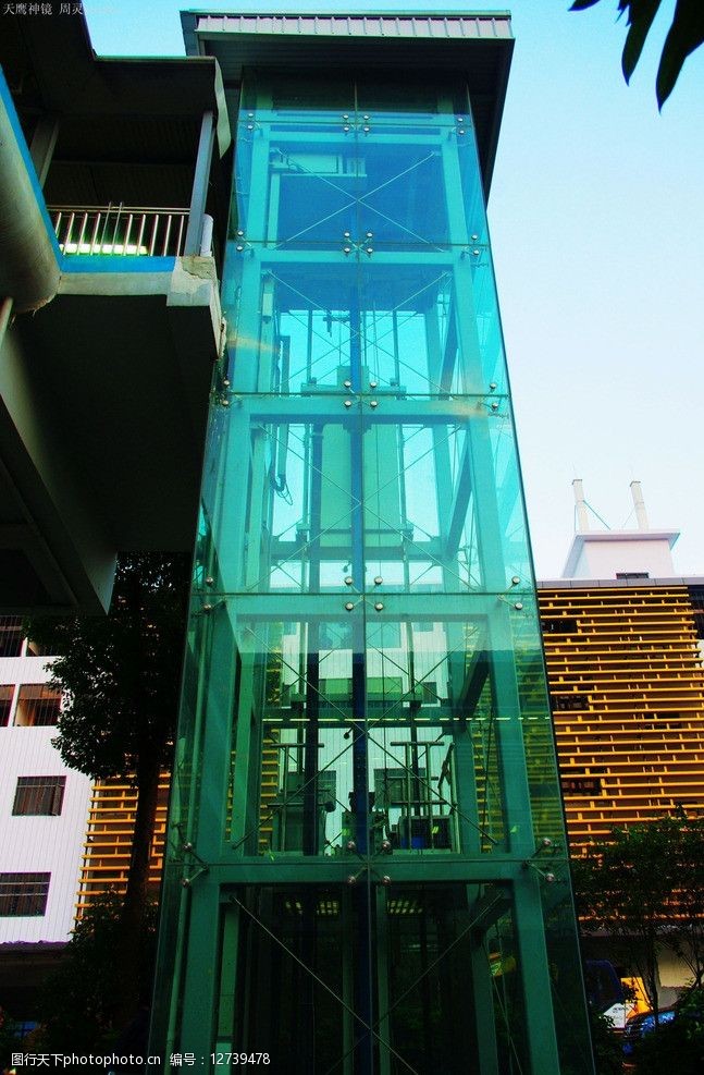 滑梯交通设备玻璃电梯图片