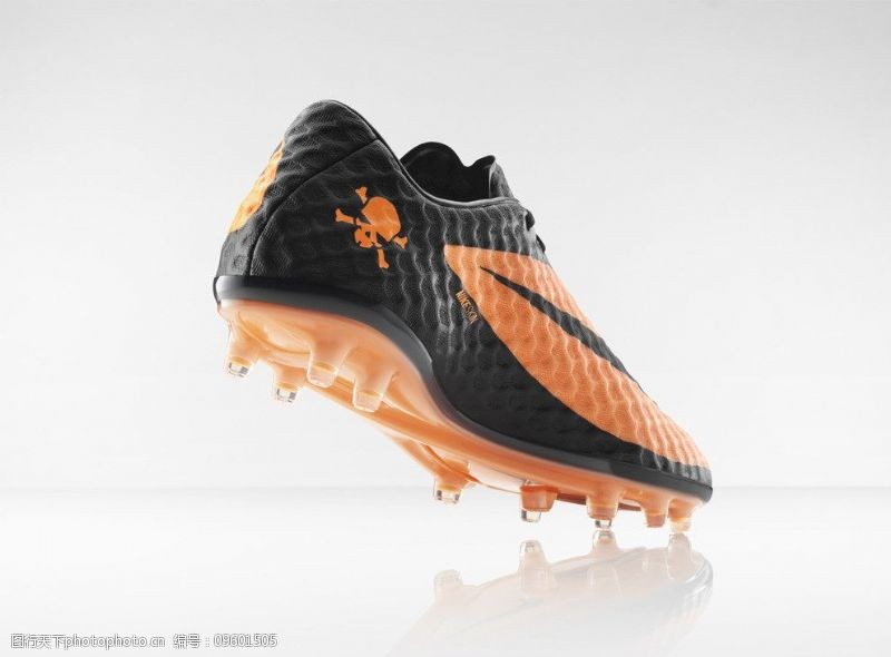 新款足球鞋图片
